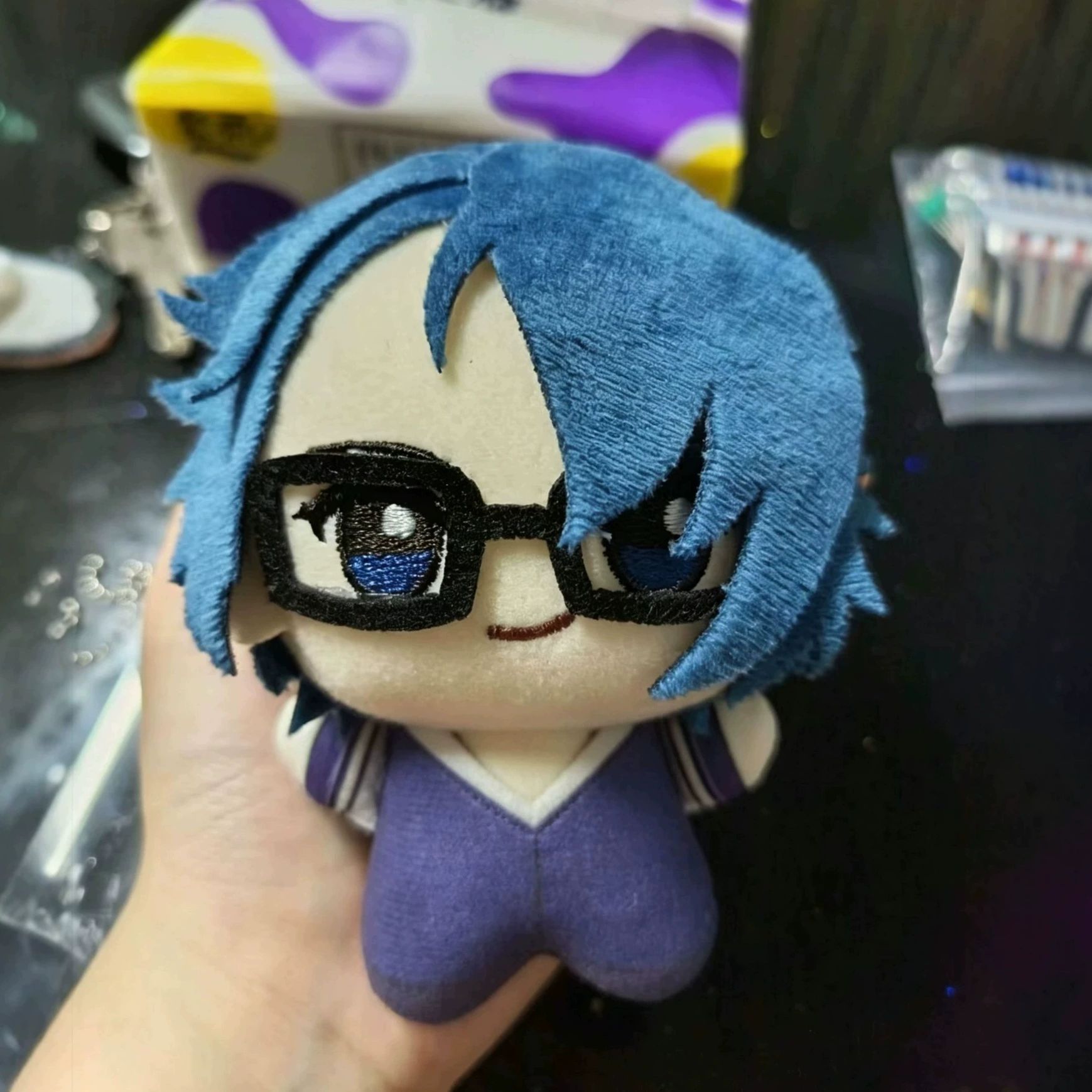 10cm Fushimi Saruhiko Plüschti – Cosplay Plushie Prop Bewertung und Preis
